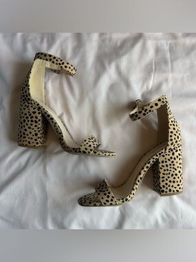 Qupid Faux Suede Cheetah Print Block Heel Sandals – Size 7